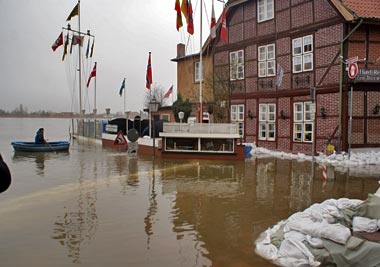 Lauenburg, Altes Schifferhaus, Winter-Hochwasser 2011 Lauenburg, Altes Schifferhaus, Winter-Hochwasser 2011