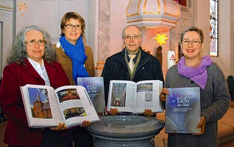 Buch: Salz der Erde - Licht der Welt: Evangelisch-Lutherische Kirche zwischen Trave und Elbe, von Dr. Claudia Tanck und Manfred Maronde, 2016 Buch: Salz der Erde - Licht der Welt: Evangelisch-Lutherische Kirche zwischen Trave und Elbe, von Dr. Claudia Tanck und Manfred Maronde, 2016