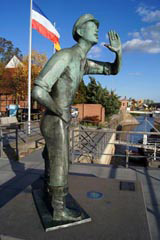 Lauenburg, Statue Rufer von Karlheinz Goedtke