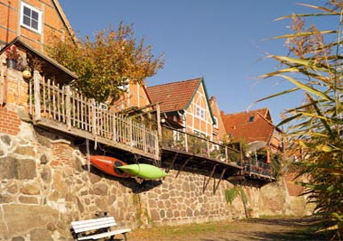 Lauenburg, Elbufer, Fachwerkhäuser mit Steinkisten Lauenburg, Elbufer, Fachwerkhäuser mit Steinkisten